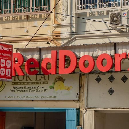 红多兹酒店-棉兰瓦西丁街 外观 照片