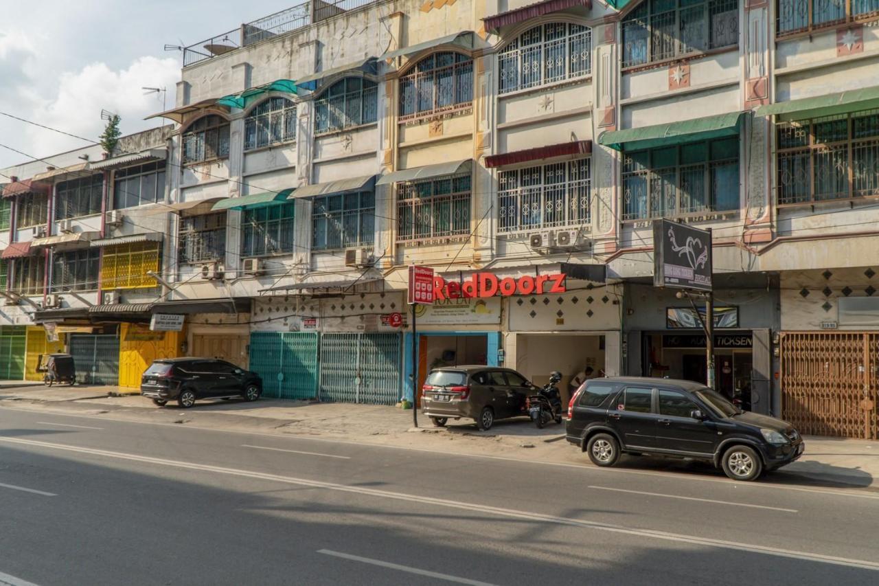 红多兹酒店-棉兰瓦西丁街 外观 照片